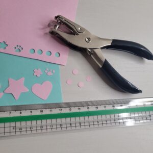 Production items available at 100-yen shops】Introduction of tools used by childcare production specialists! | Choki Peta Factory